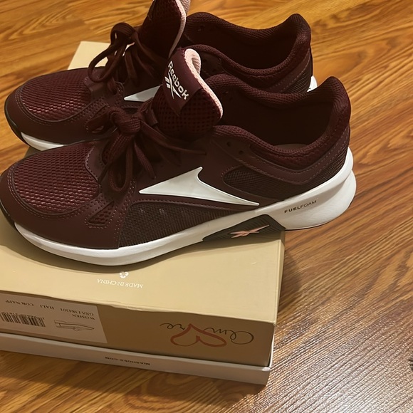 New Reebok shoes - Picture 2 of 5